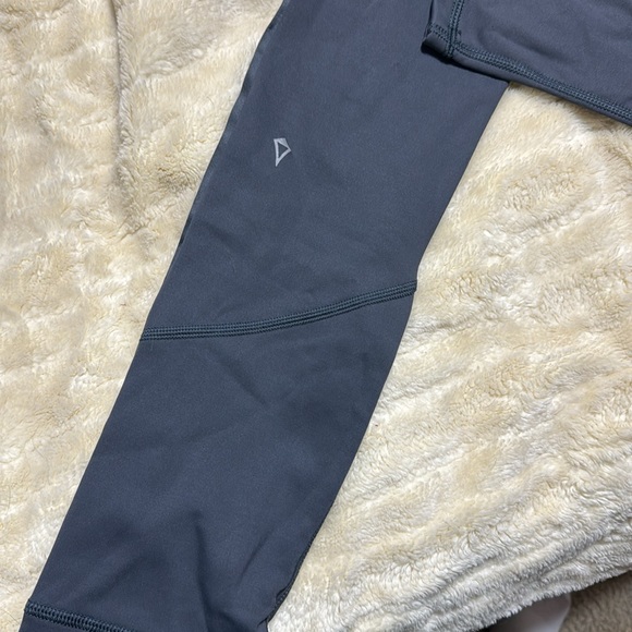 Ivivva leggings - Picture 2 of 6